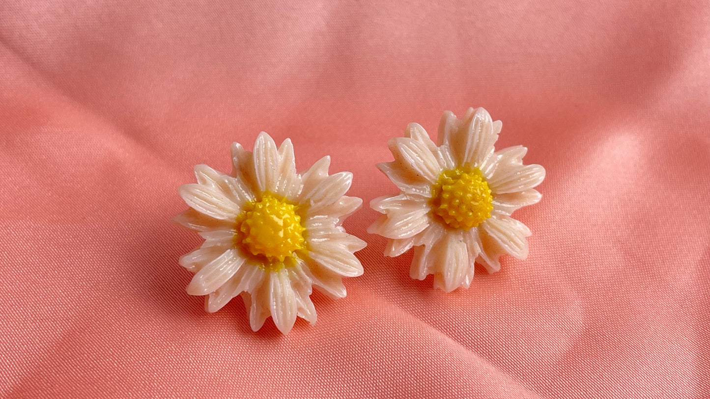 Peach, yellow, ivory flowers