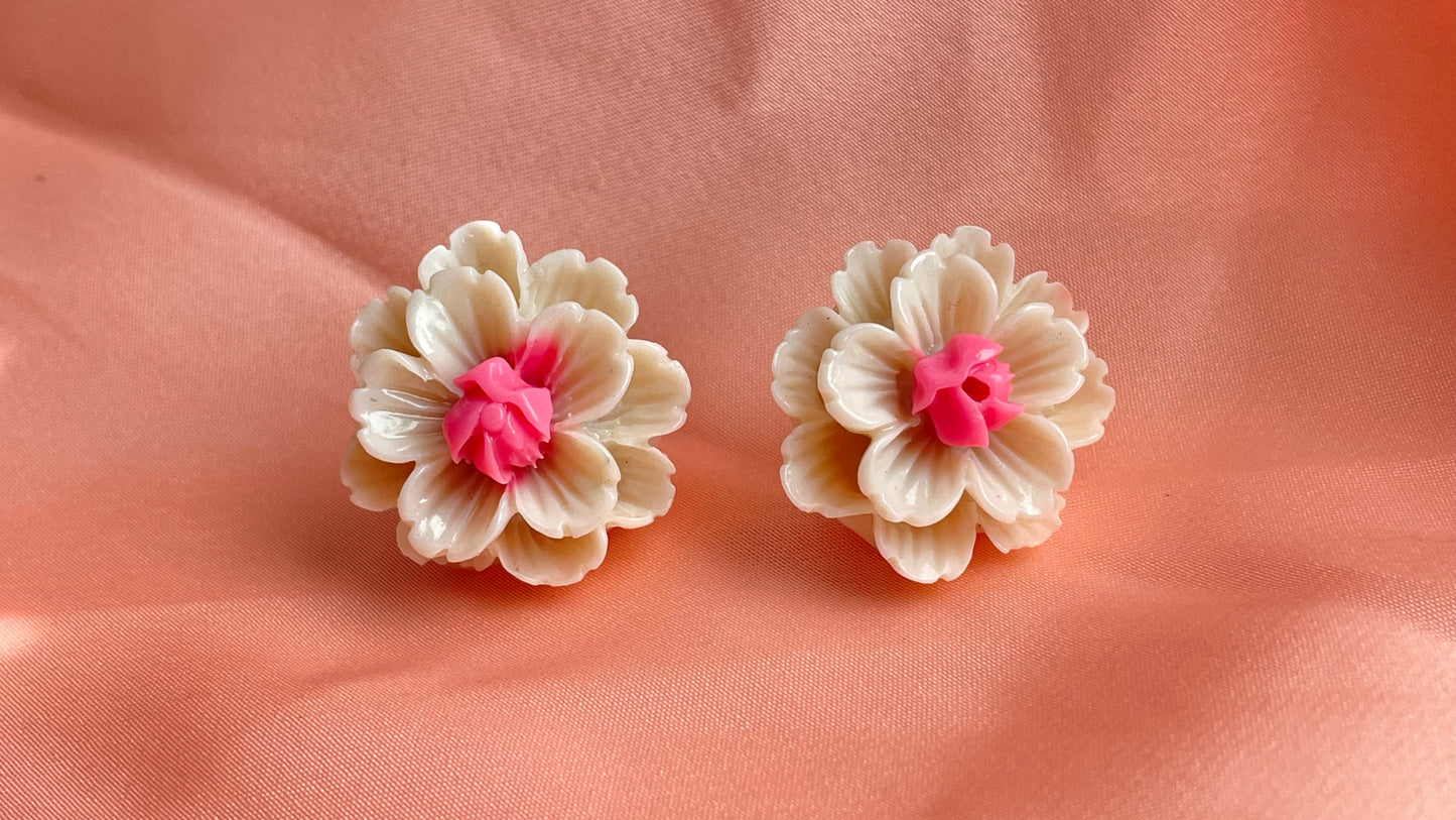 Bright pink, light pink, light pink/ivory, bright pink/ivory flowers
